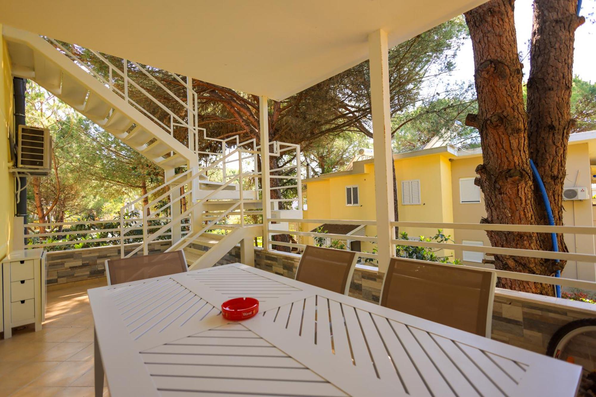 Grandstay Villa Perla Resort Дуррес Экстерьер фото