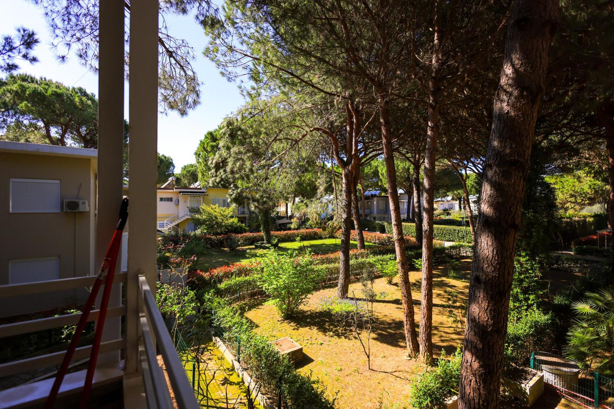 Grandstay Villa Perla Resort Дуррес Экстерьер фото