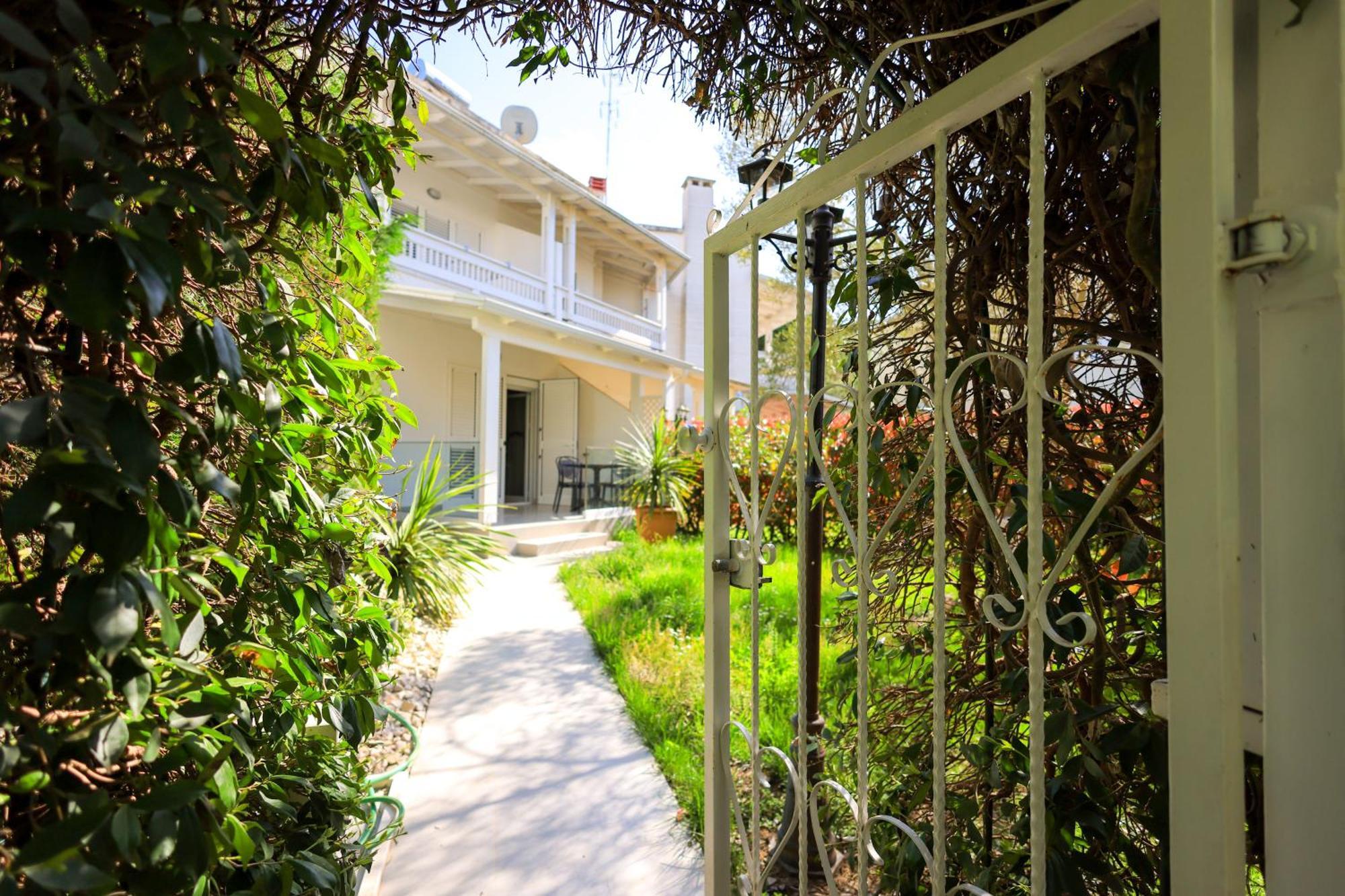 Grandstay Villa Perla Resort Дуррес Экстерьер фото